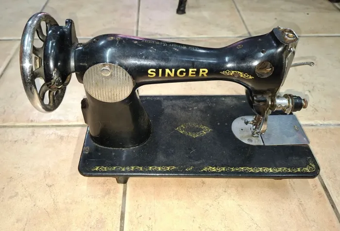 Máquina de costura Singer Antiga