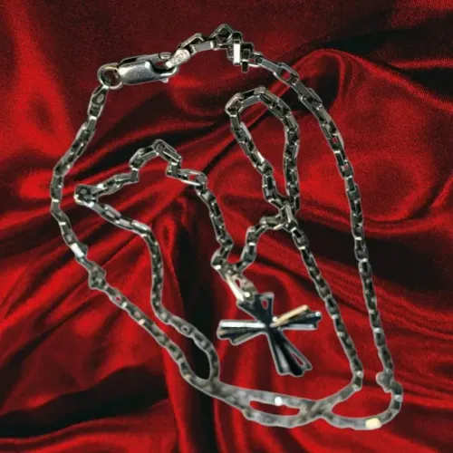 Corrente de Prata Polida Elo Cartier Com Pingente em Formato de Cruz