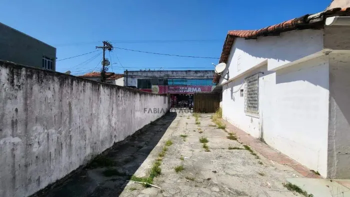Área comercial em Iguaba Grande ( 10 salas, 7 banheiros ) - R$ 1.390.000,00 - Centro