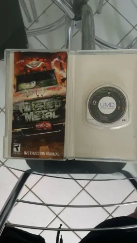4 jogos originais de psp todos estão funcionandos- LEIA A DESCRIÇÃO