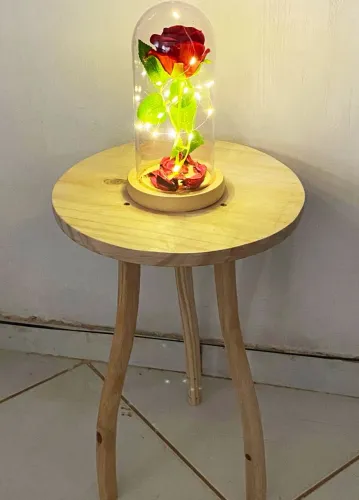 Kit luminária rosa eterna com LED + banquinho de madeira (PEDIDOS POR ENCOMENDA)