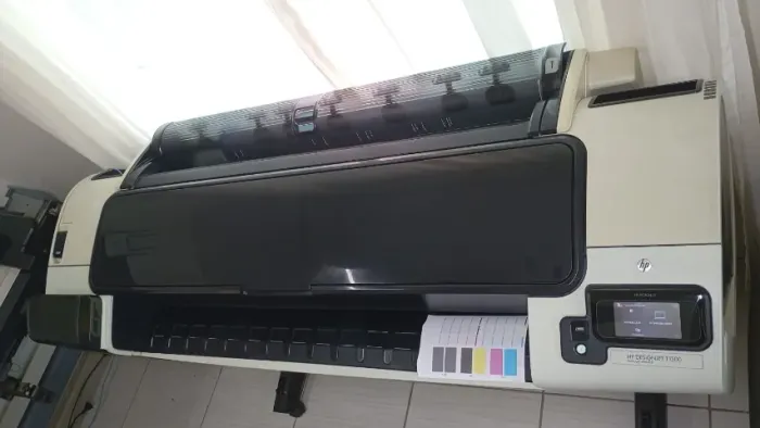 Impressora Plotter HP DesignJet T1300 de 1.118 mm (44") - 2 Rolos