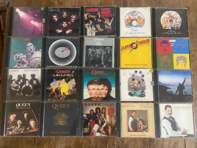Coleção de CDs da Banda Queen - Diversos Álbuns
