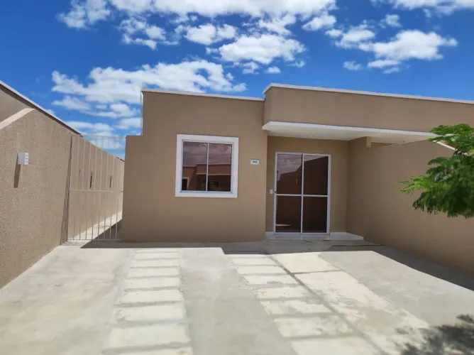 Casa com dois quartos no condomínio Flamboyant 