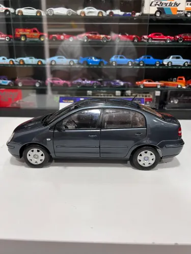 VW Polo Sedan 9n 1:18