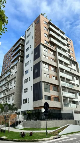 Apartamento em Manaíra com 3 quartos, sendo 1 suíte, varanda gourmet e área de lazer.