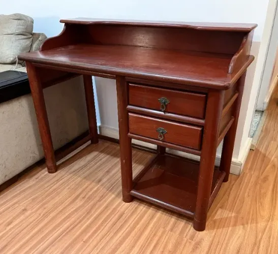 Escrivaninha em madeira maciça