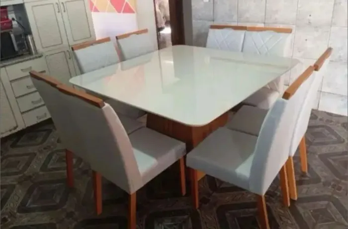 Mesa de jantar quadrada com 8 cadeiras
