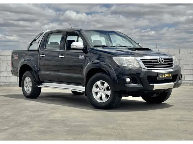 Toyota Hilux CD SRV 4X4 3.0 8V 116cv TB Diesel 2014