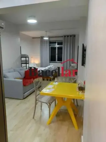 Apartamento : / Residencial / Copacabana