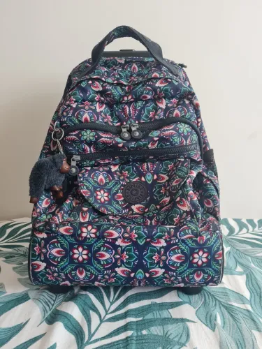 Mochila Escolar Kipling Original, usada,otimo estado, avaria em rede de suporte de garrafa