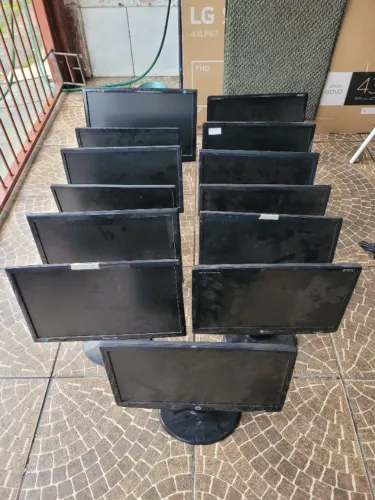 Lote com 13 monitores com defeito (leia a descrição)