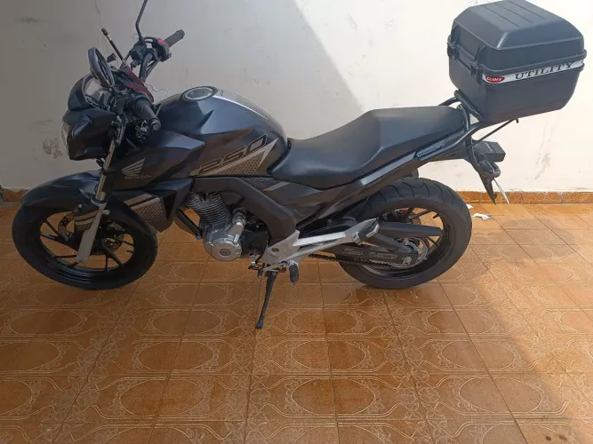 Honda CB250F Twister ABS 2022 ? Pneus Novos | Relação Ok / 19.000 km