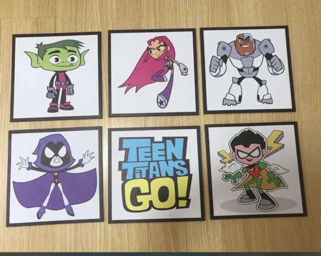 Quadro decorativo jovens Titãs tamanho 20x20.