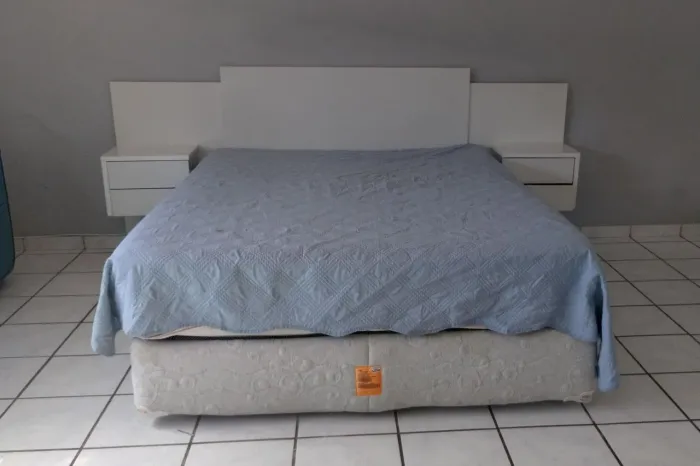 Cama Queen pelmex com cabeceira 