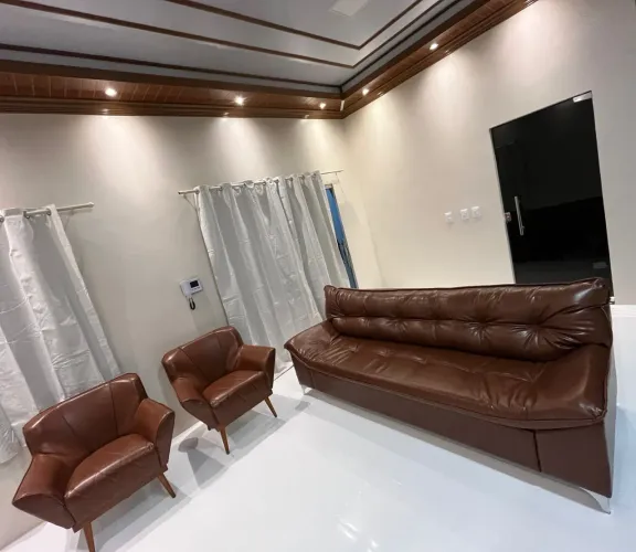 Sofá de Couro Marrom 3 Lugares