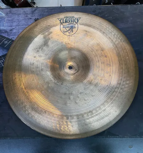 Prato de China Meinl Classics 18"