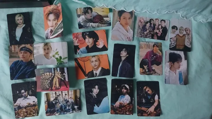 Lote com 20+ photocards de K-pop (BTS, Stray Kids, NCT)