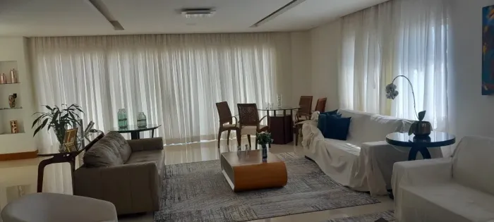 Cortinas e persianas e instalação de papel de parede 