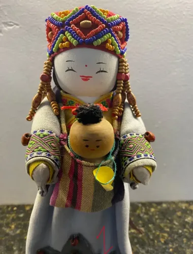 Boneca Chinesa Decorativa Artesanal de Yunnan China