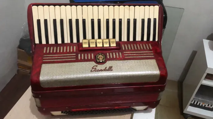 Acordeon scandalli 4./5 voz 120 baixos 