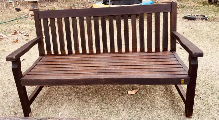 Banco de madeira para jardim ou área externa