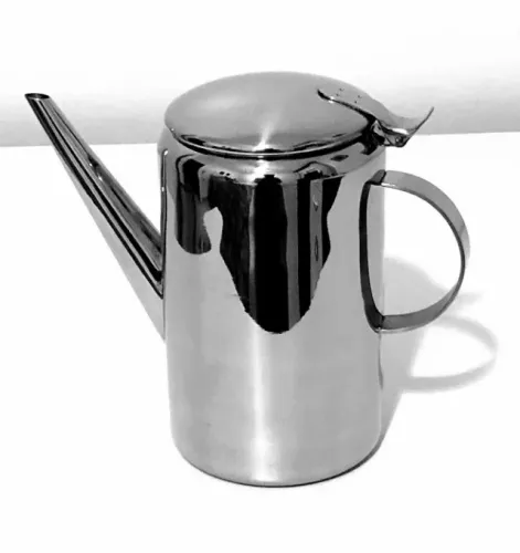 Bule para café com alça, tampa e bico, em aço inoxidável  