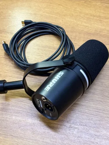 Shure Microfone dinâmico MV7+ Podcast