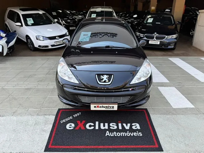 Peugeot 207 XR 1.4 Flex 8V 3P 2011