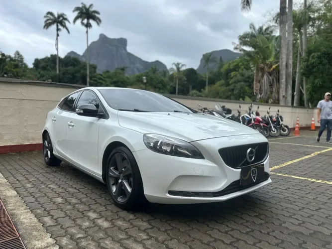 Volvo V40 Kinect Blindado 2018