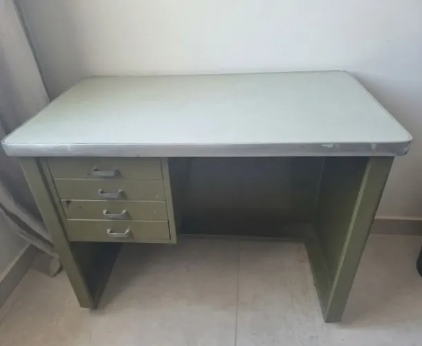 Escrivaninha militar da jeep