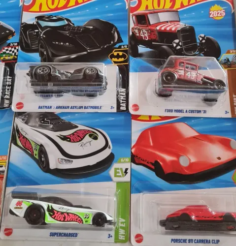 12 carrinhos hot wheels novos lote