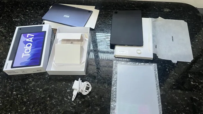 Tablet Samsung Galaxy Tab A7 novíssimo com película lacrada e capa original da Samsung