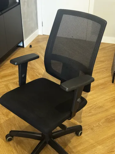 Cadeira de Escritório Diretor Plaxmetal Brizza Encosto Mesh