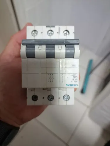 Disjuntor Siemens 5SL1332-7MB