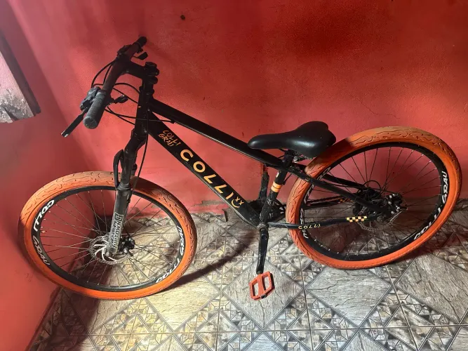 Bicicleta colli grau