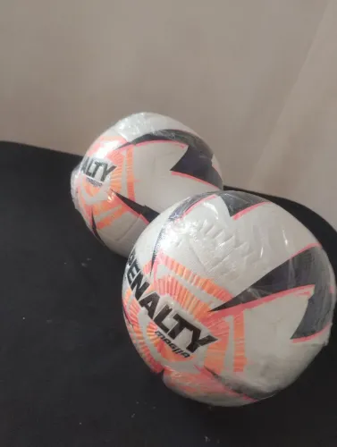 Vendo 2 Bolas Penalty de Futebol de Campo Novas no Plástico ?