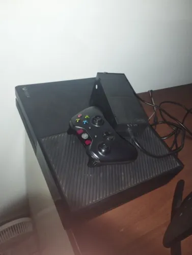Xbox one, 1 controle e vários jogos comprados