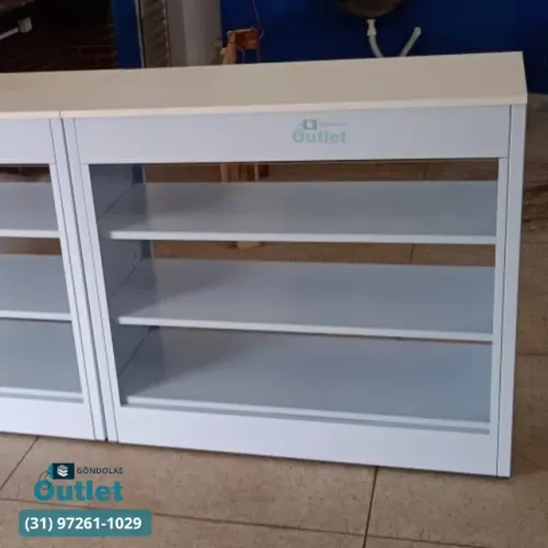 Balcão de atendimento e exposição de produtos