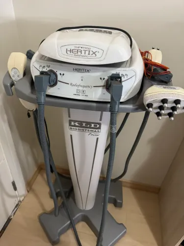 Radiofrequência Hertix KLD com rack e manoplas acessórias.