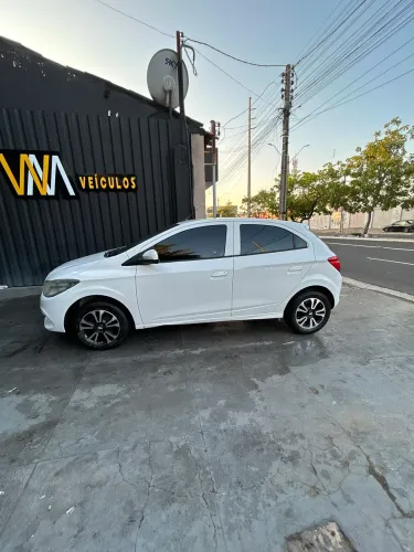 Chevrolet Onix Hatch Lollapalooza 1.0 8V Flex Power Mec. 4P 2014