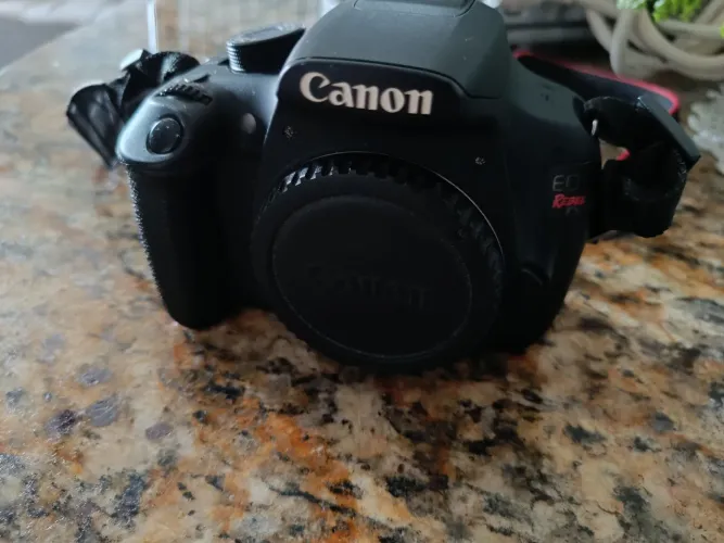 Canon T5 + lente Canon 40mm