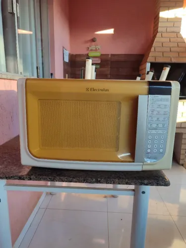 Micro-ondas Electrolux 31L - Perfeito Estado e Muito Potente!