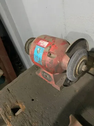 MOTO ESMERIL DE BANCADA