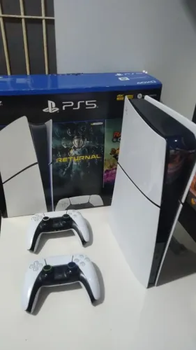 play statio 5 slim 2 controles. 1 ano de uso