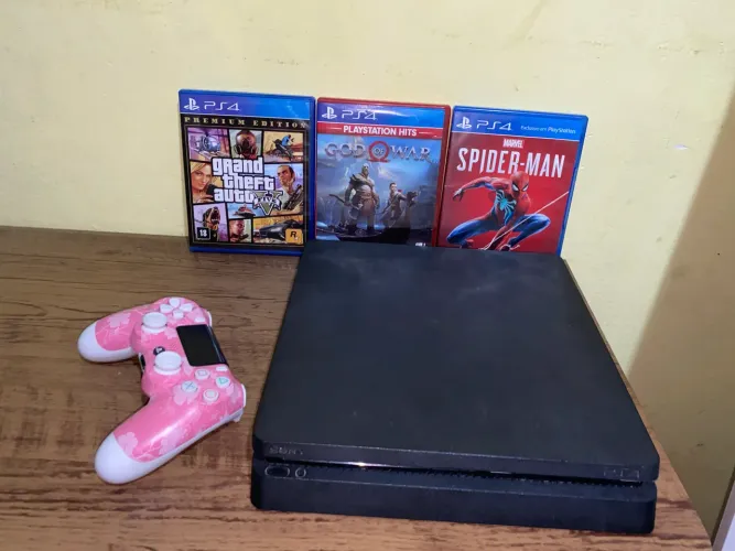 PS4 Slim + 1 Controle + 3 Jogos ? GTA V, God of War e Spider-Man