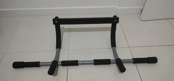Barra Fixa Prata Multifunções 120kg Exercicio Porta Cabo Antiderrapante