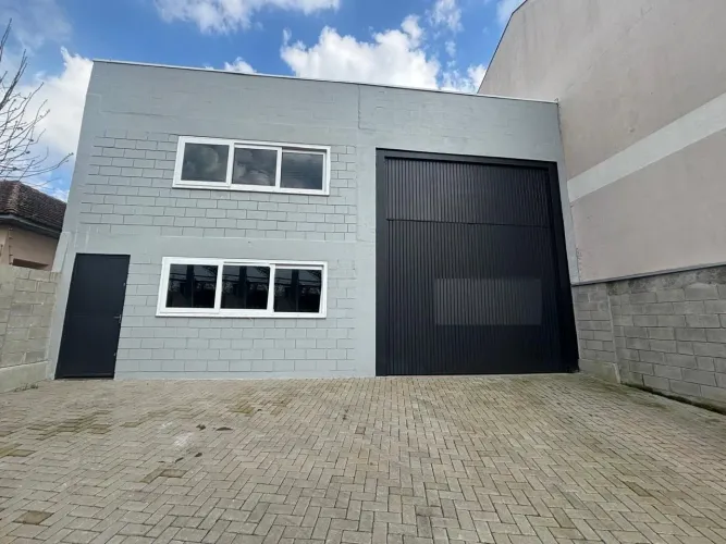 BENIN ALUGA pavilhão em excelente localização no bairro Marechal Rondon, próximo a Av. Boq