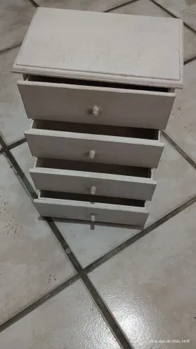 Mini Porta Objetos com 4 gavetinhas de 6 cm, 29 cm altura, 12 cm largura usado