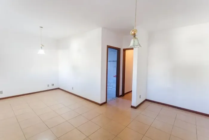 Casa à Venda - Nova Floresta, 2 Quartos, 330 m2
